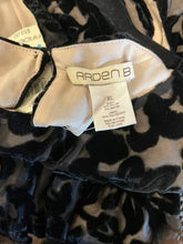 Load image into Gallery viewer, Arden B Top, size XL #132